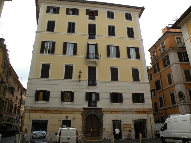  Piazza della Maddalena